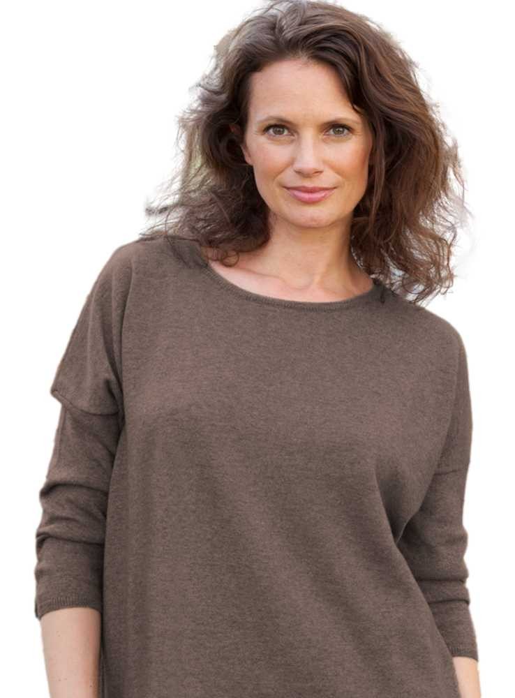 Strik sweater Stella Nutmeg fra Gorridsen Design med O-neck -