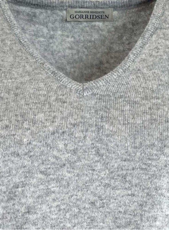 Strik sweater Stella V Gorridsen Design med V-hals
